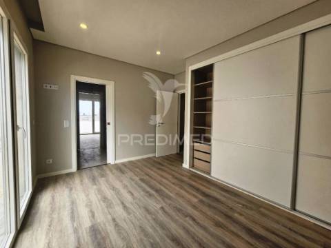 Moradia t4  c/garagem e piscina, pronta escriturar, azeitão