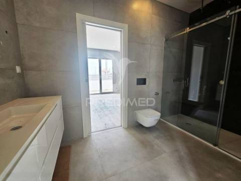 Moradia t4  c/garagem e piscina, pronta escriturar, azeitão