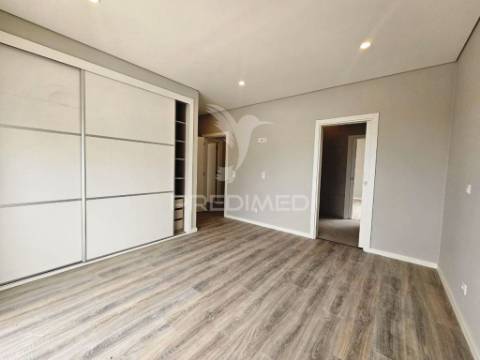 Moradia t4  c/garagem e piscina, pronta escriturar, azeitão