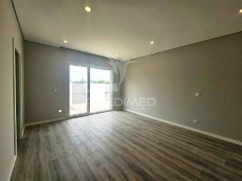 Moradia t4  c/garagem e piscina, pronta escriturar, azeitão