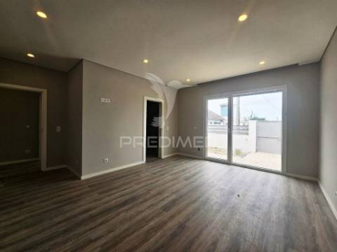 Moradia t4  c/garagem e piscina, pronta escriturar, azeitão