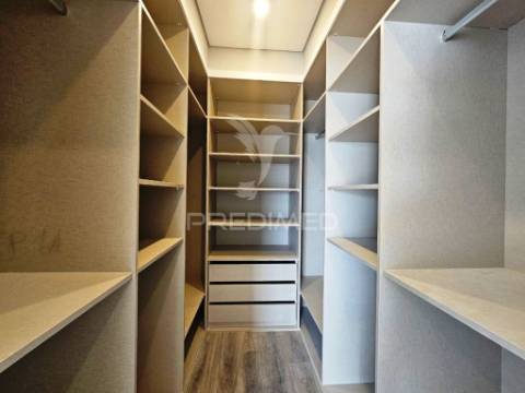 Moradia t4  c/garagem e piscina, pronta escriturar, azeitão