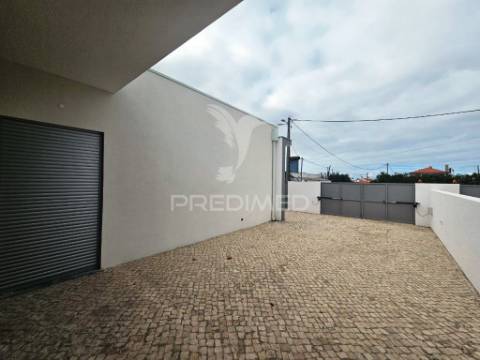 Moradia t4  c/garagem e piscina, pronta escriturar, azeitão
