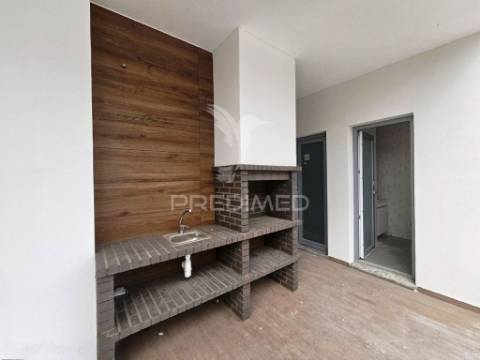 Moradia t4  c/garagem e piscina, pronta escriturar, azeitão