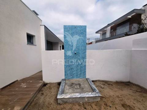 Moradia t4  c/garagem e piscina, pronta escriturar, azeitão