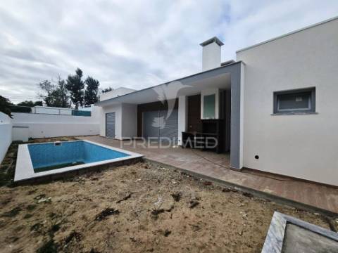 Moradia t4  c/garagem e piscina, pronta escriturar, azeitão