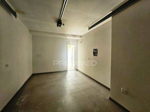 Moradia t4  c/garagem e piscina, pronta escriturar, azeitão