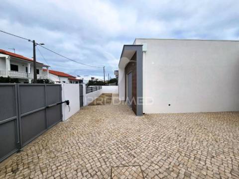 Moradia t4  c/garagem e piscina, pronta escriturar, azeitão