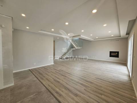 Moradia isolada t4, pronta a escriturar, em azeitão