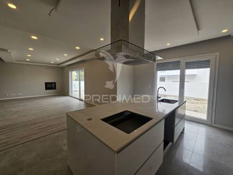 Moradia isolada t4, pronta a escriturar, em azeitão