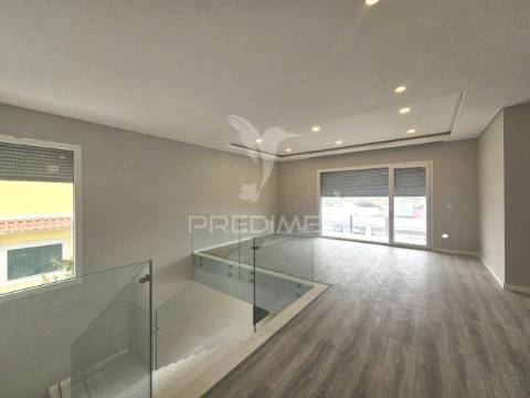 Moradia isolada t4, pronta a escriturar, em azeitão