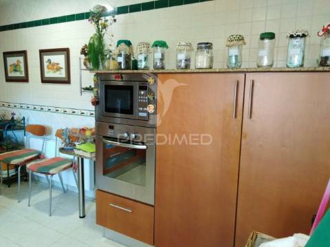 Moradia  t4  (3 pisos)- carreço - viana do castelo