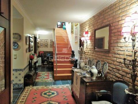 Moradia  t4  (3 pisos)- carreço - viana do castelo