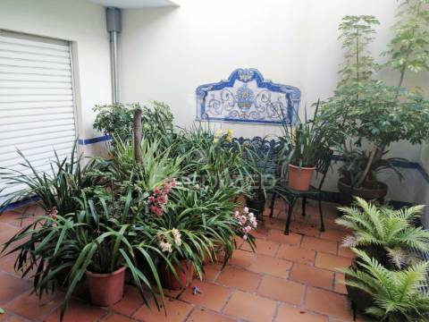 Moradia  t4  (3 pisos)- carreço - viana do castelo