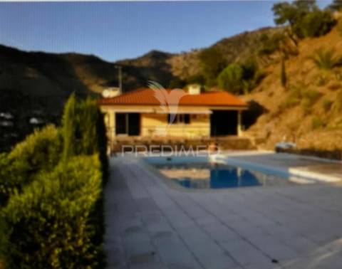 Quintinha no alto douro vinhateiro - vistas sobre o rio