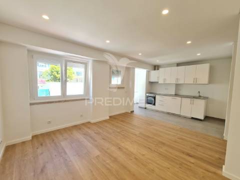 Apartamento t2 com 1 suíte, remodelado à estrada de benfica