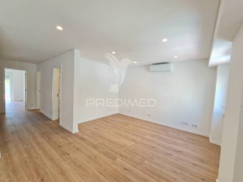 Apartamento t2 com 1 suíte, remodelado à estrada de benfica