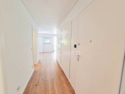 Apartamento t2 com 1 suíte, remodelado à estrada de benfica