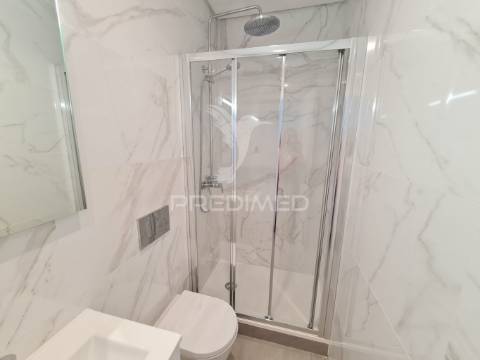 Apartamento t2 com 1 suíte, remodelado à estrada de benfica