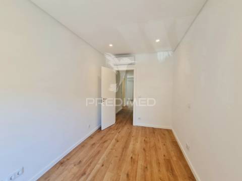 Apartamento t2 com 1 suíte, remodelado à estrada de benfica