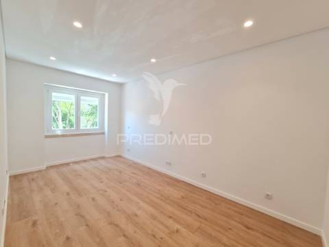 Apartamento t2 com 1 suíte, remodelado à estrada de benfica