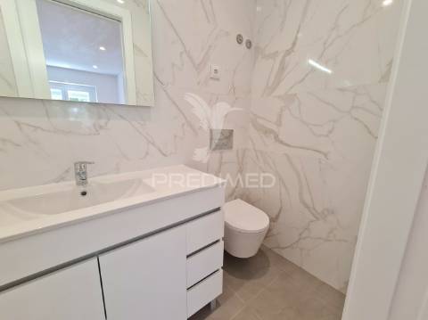 Apartamento t2 com 1 suíte, remodelado à estrada de benfica