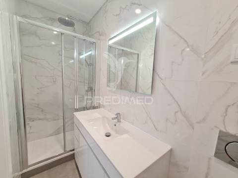 Apartamento t2 com 1 suíte, remodelado à estrada de benfica