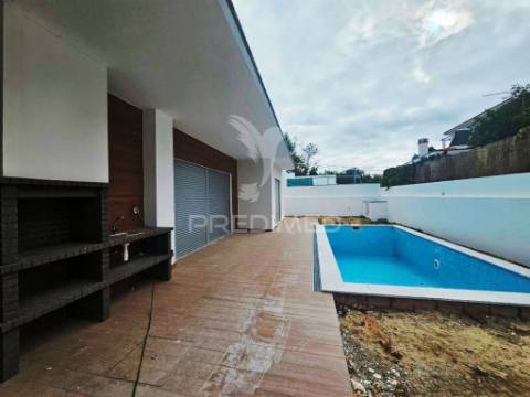Moradia t4 c/piscina e garagem, pronta escriturar - azeitão