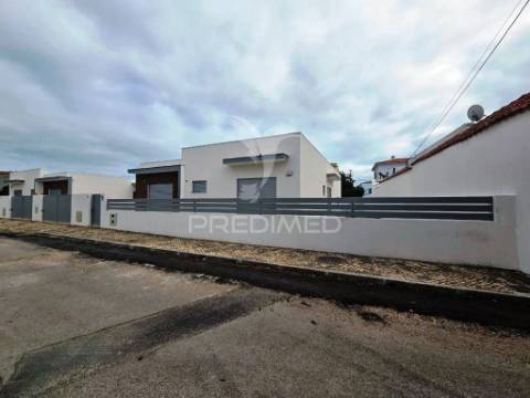 Moradia t4 c/piscina e garagem, pronta escriturar - azeitão