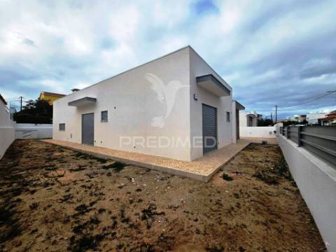 Moradia t4 c/piscina e garagem, pronta escriturar - azeitão