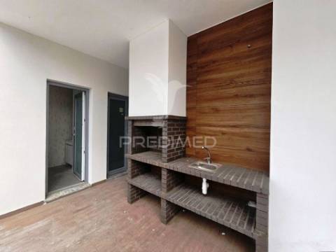 Moradia t4 c/piscina e garagem, pronta escriturar - azeitão