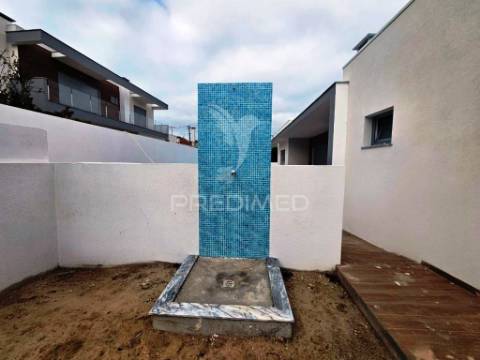 Moradia t4 c/piscina e garagem, pronta escriturar - azeitão