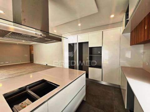 Moradia t4 c/piscina e garagem, pronta escriturar - azeitão