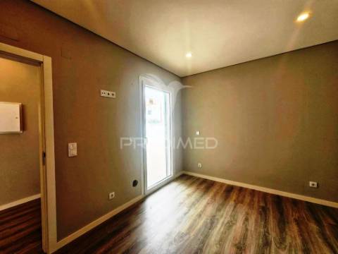 Moradia t4 c/piscina e garagem, pronta escriturar - azeitão