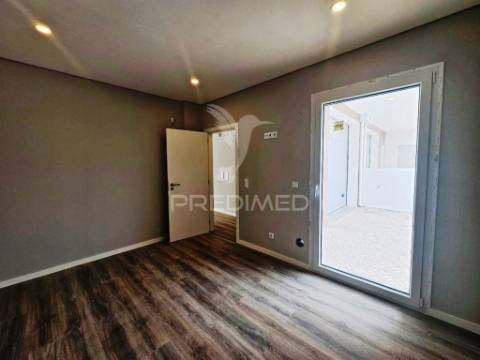 Moradia t4 c/piscina e garagem, pronta escriturar - azeitão