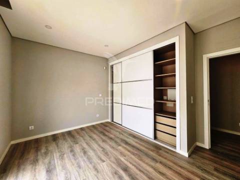 Moradia t4 c/piscina e garagem, pronta escriturar - azeitão