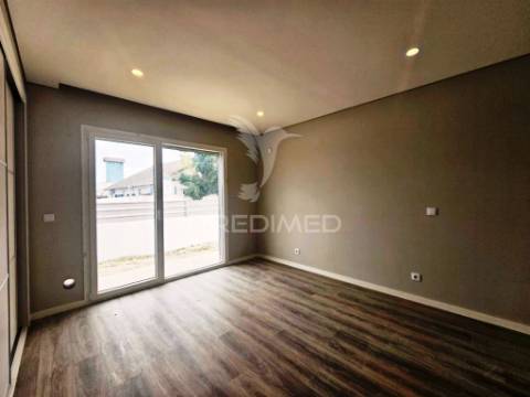 Moradia t4 c/piscina e garagem, pronta escriturar - azeitão