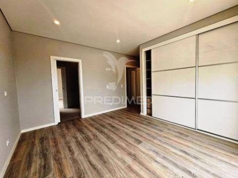 Moradia t4 c/piscina e garagem, pronta escriturar - azeitão