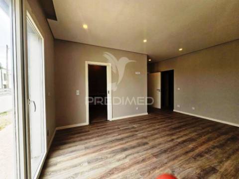 Moradia t4 c/piscina e garagem, pronta escriturar - azeitão