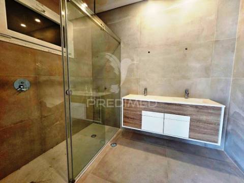 Moradia t4 c/piscina e garagem, pronta escriturar - azeitão