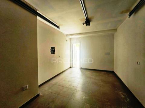 Moradia t4 c/piscina e garagem, pronta escriturar - azeitão