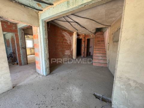 Moradia t3 em reconstrução na jardia, montijo