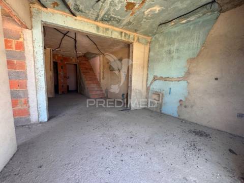 Moradia t3 em reconstrução na jardia, montijo