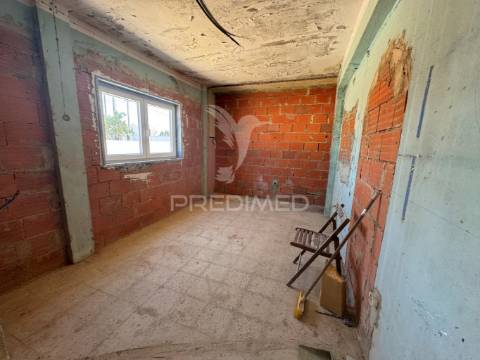 Moradia t3 em reconstrução na jardia, montijo