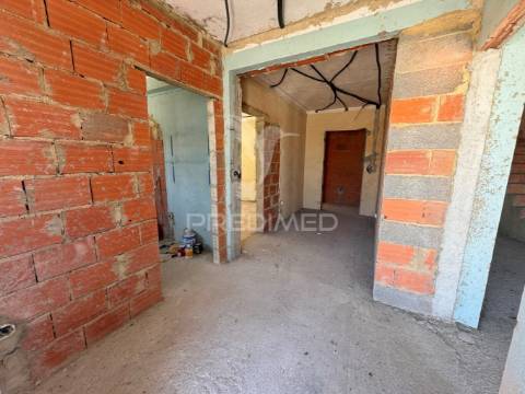 Moradia t3 em reconstrução na jardia, montijo