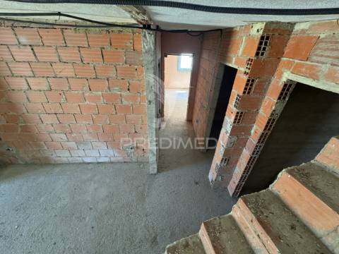 Moradia t3 em reconstrução na jardia, montijo