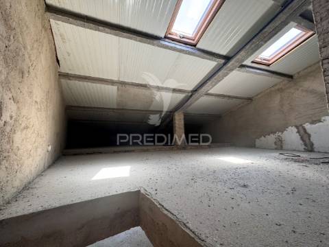 Moradia t3 em reconstrução na jardia, montijo