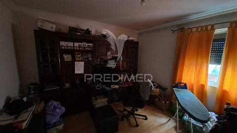 Moradia remodelada t3+2 nas arroteias, moita