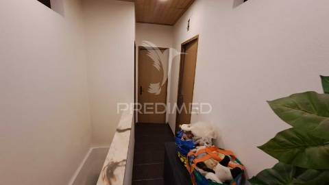 Moradia remodelada t3+2 nas arroteias, moita