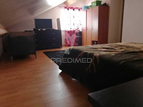 Moradia remodelada t3+2 nas arroteias, moita